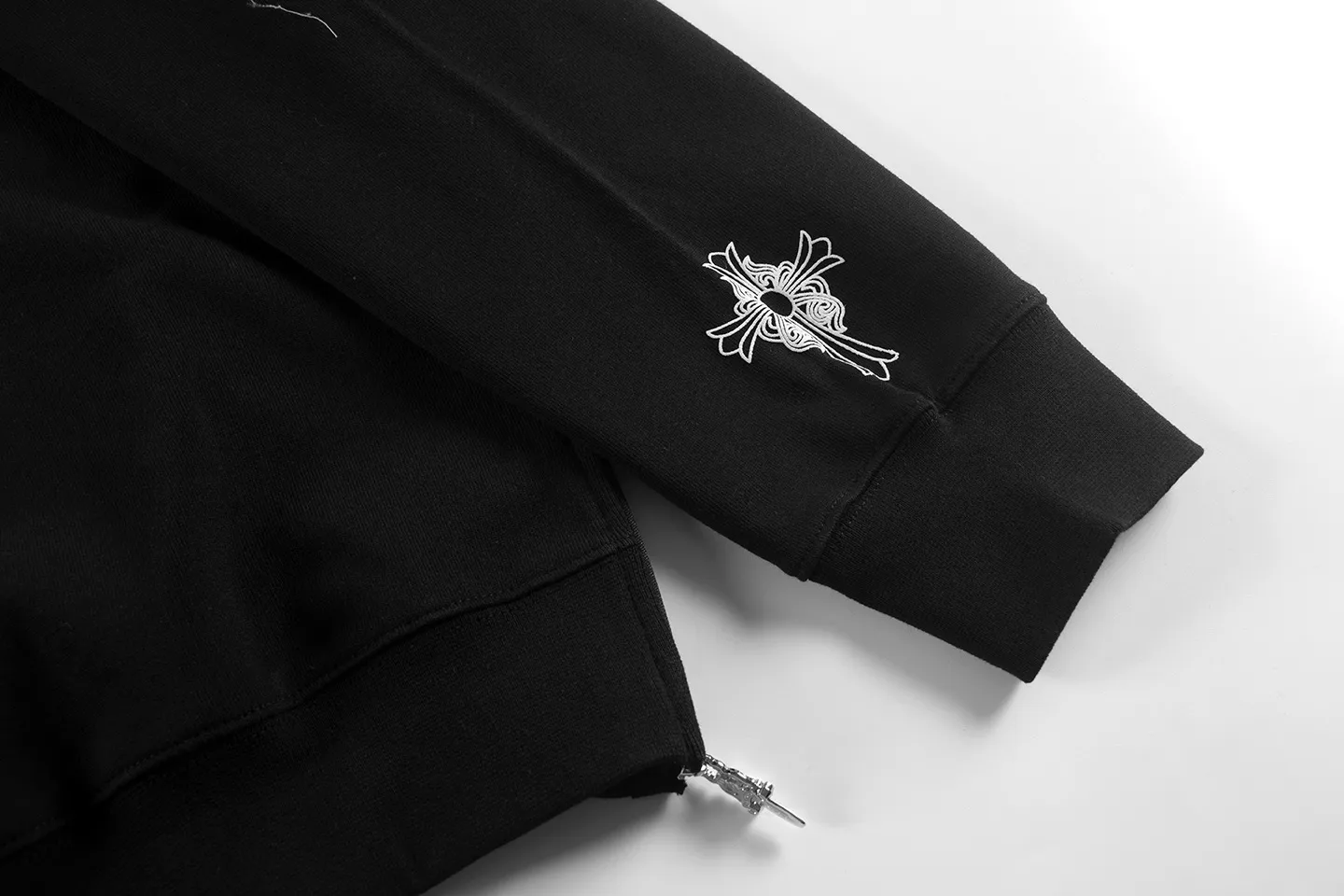 P270 Chrome Hearts Chrome Hearts zipper classic horseshoe print sweatshirt Size: SMLXL Color: Black